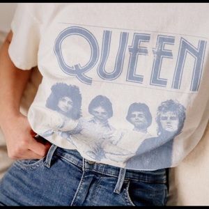 NOT FOR SALE Queen tee size medium